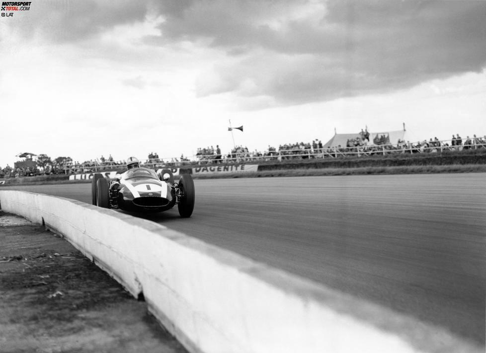 Doch schon 1960 strafte Brabham die Kritiker: Er fuhr weiter für Cooper, schraubte aber parallel an seinen eigenen Autos. Fünf Siege in Serie brachten ihm nach einem verkorksten Saisonstart die zweite Krone. Sein Teamkollege Bruce McLaren hatte das Nachsehen - und damit ausgerechnet der Fahrer, der selbst das Potenzial hatte, als Pilot und Konstrukteur Weltmeister zu werden.