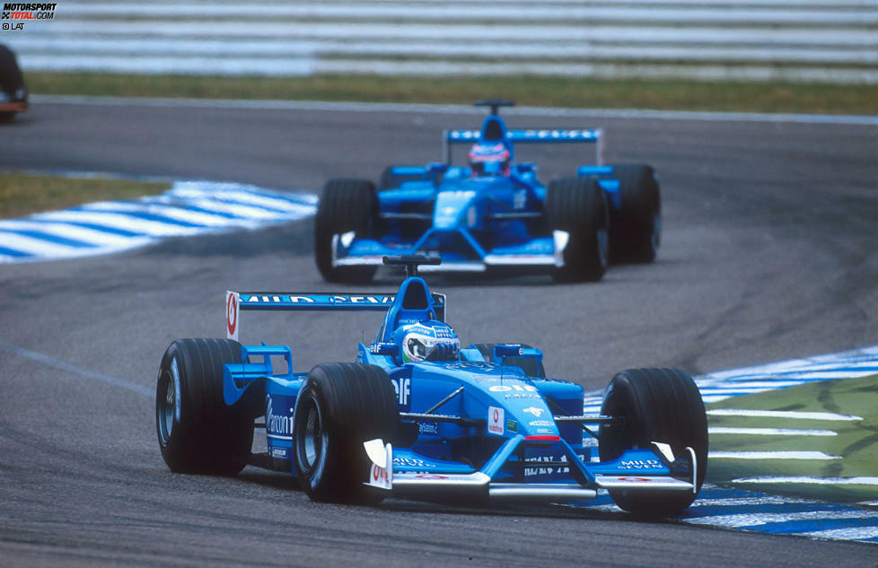 2001 wechselt Button zum Benetton-Team, das sich zu diesem Zeitpunkt allerdings auf dem absteigenden Ast befindet. Auch seinem Teamkollegen Giancarlo Fisichella fährt der Brite meistens nur hinterher. Am Ende des Jahres hat 