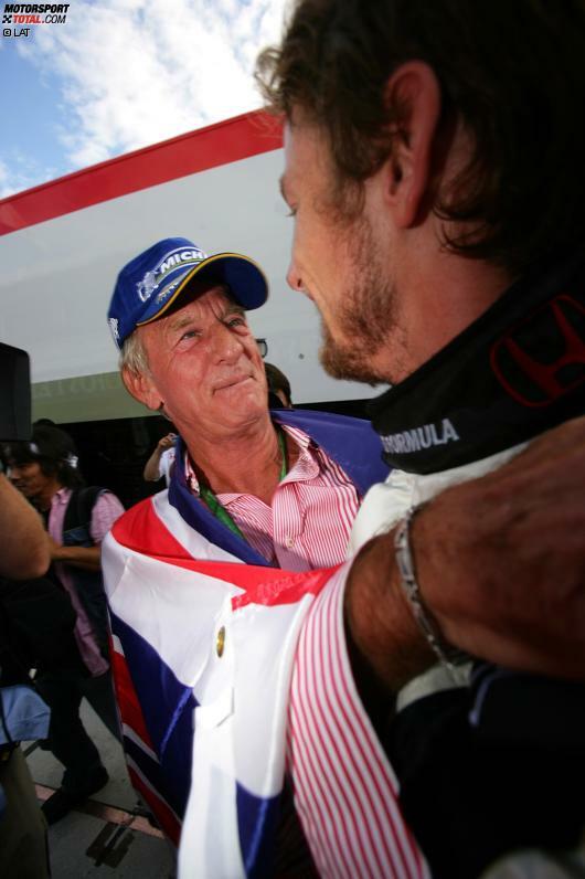Damals immer an seiner Seite: Vater John Button. Der ehemalige Rallye-Fahrer fördert die Karriere seines Sohnemanns von Anfang an und reist mit ihm quer um die Welt. Anfang 2014 stirbt John Button im Alter von 70 Jahren.