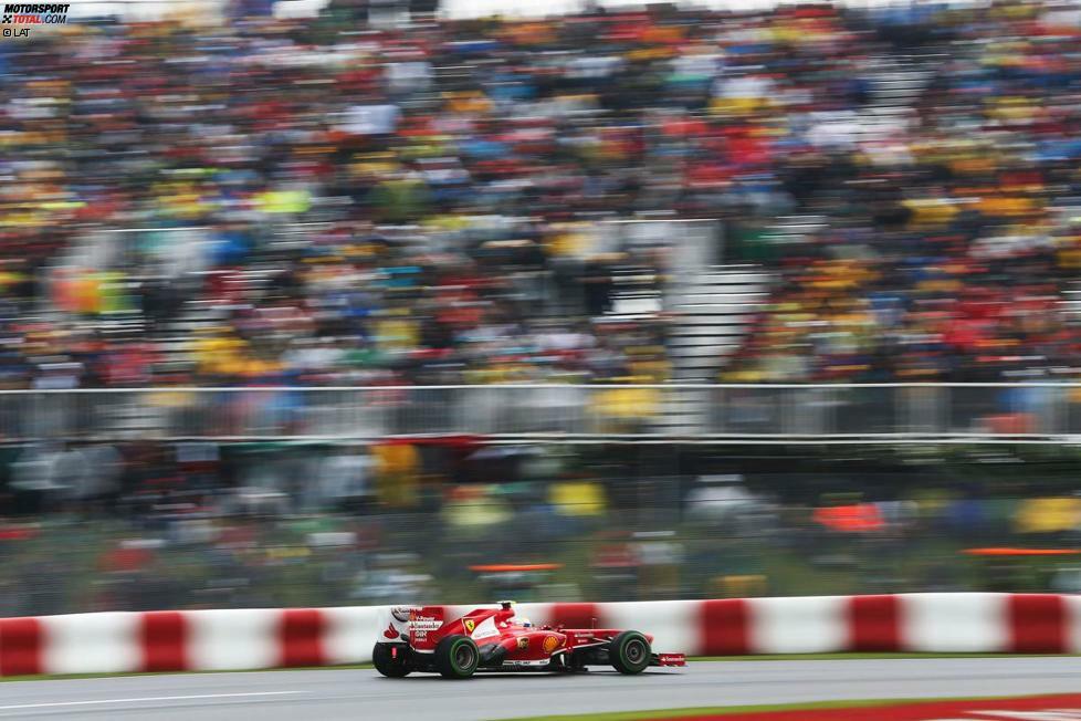 Am Freitagnachmittag katapultiert sich dann Ferrari-Pilot Fernando Alonso an die Spitze. Weltmeister Sebastian Vettel (Red Bull) hält sich als Siebter am Freitag noch zurück.