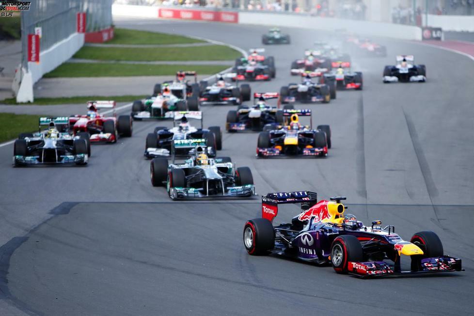 Vettel münzt seine Pole-Position am Start in eine Führung um, die er trotz des ein oder anderen kleinen Fahrfehlers während des gesamten Rennens nicht abgibt.