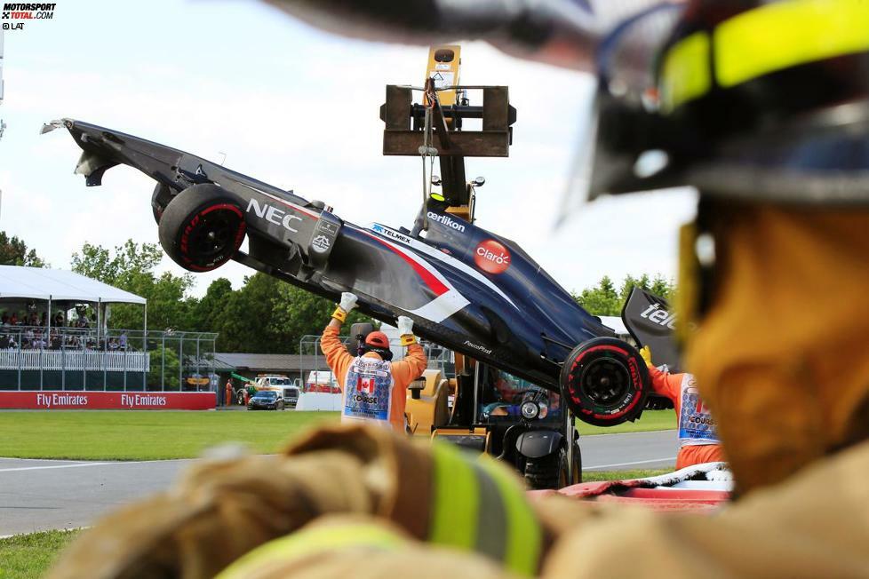 Beim Abtransport des Sauber wird ein Streckenposten von einem Bergungsfahrzeug überrollt. Der Mann verstirbt an seinen schweren Verletzungen.