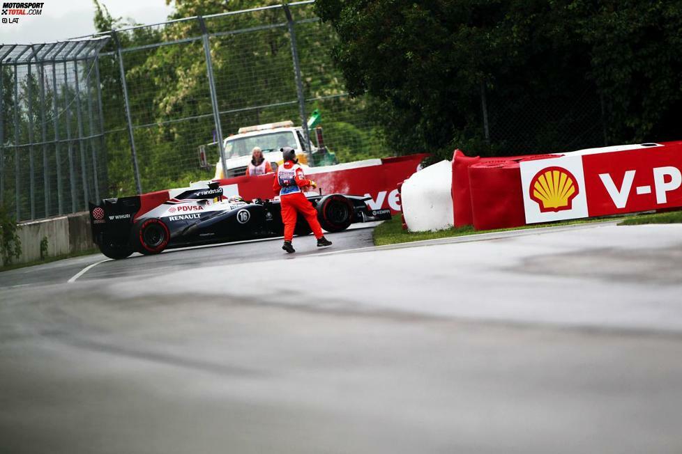 Zuvor war bereits Pastor Maldonado wieder einmal vom rechten Weg abgekommen, dieses Mal bleibt der FW35 aber in einem Stück.