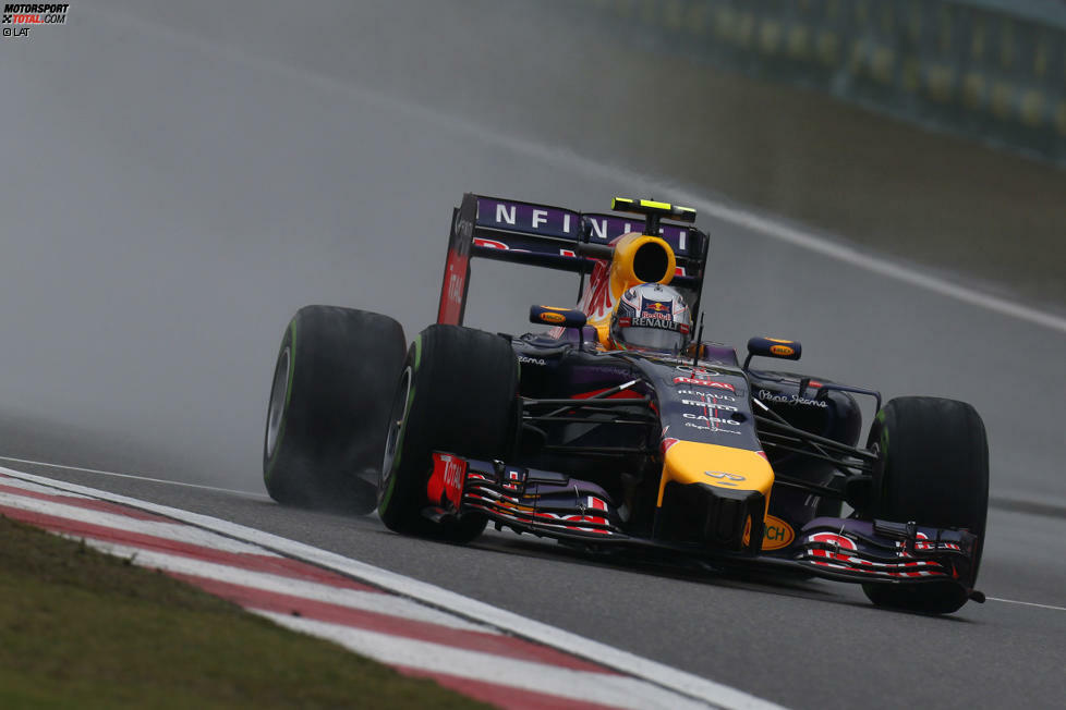 Am Samstag werden Piloten und Zuschauer in Schanghai von Regen begrüßt. Schnellster Mann auf nasser Piste ist im dritten Freien Training Daniel Ricciardo im Red Bull. Auch im Qualifying auf noch feuchter Piste hinterlassen die 