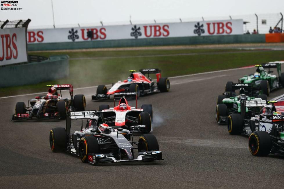 Die ersten Runden des Rennens verlaufen ohne weitere Zwischenfälle, doch nach sechs Umläufen muss Adrian Sutil seinen Sauber mit einem Schaden an der Ferrari-Antriebseinheit abstellen: Der dritte Ausfall in Folge für den Deutschen.