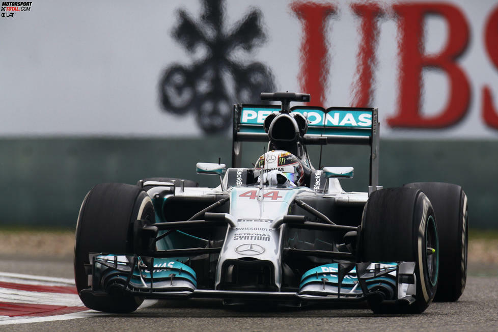 Derweil zieht Spitzenreiter Hamilton auf dem Weg zu einem Start-Ziel-Sieg unbeirrt seine Kreise. So gut es für den Malaysia- und Bahrain-Sieger läuft, so schwer tut sich Mercedes-Teamkollege Rosberg.