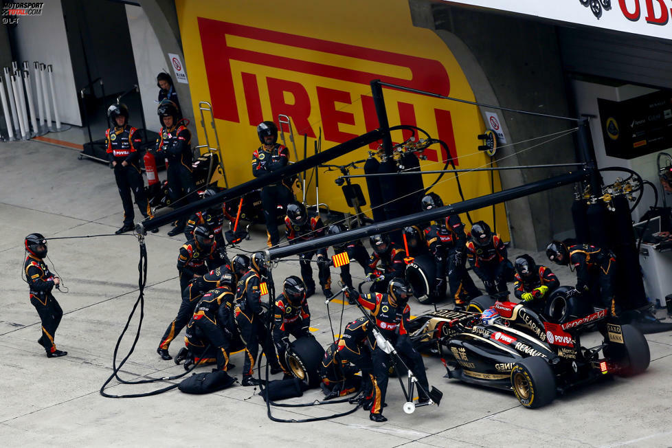 23 Runden nach Sutils Aus ist der Grand Prix von China auch für Romain Grosjean gelaufen. Der Franzose muss seinen Lotus mit Getriebeschaden parken. Es bleibt der letzte Ausfall des Rennens.