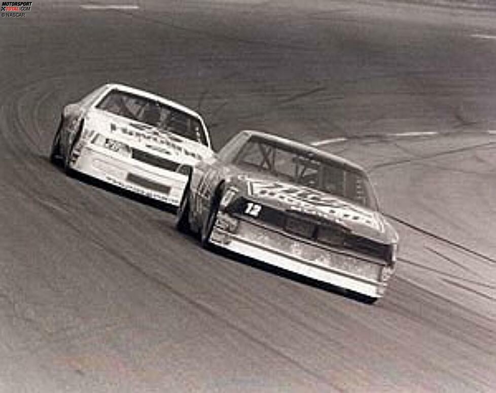 1988 ist das Daytona 500 eine Familienfeier der Allisons: Vater Bobby (#12) gewinnt vor Sohnemann Davey (#28).