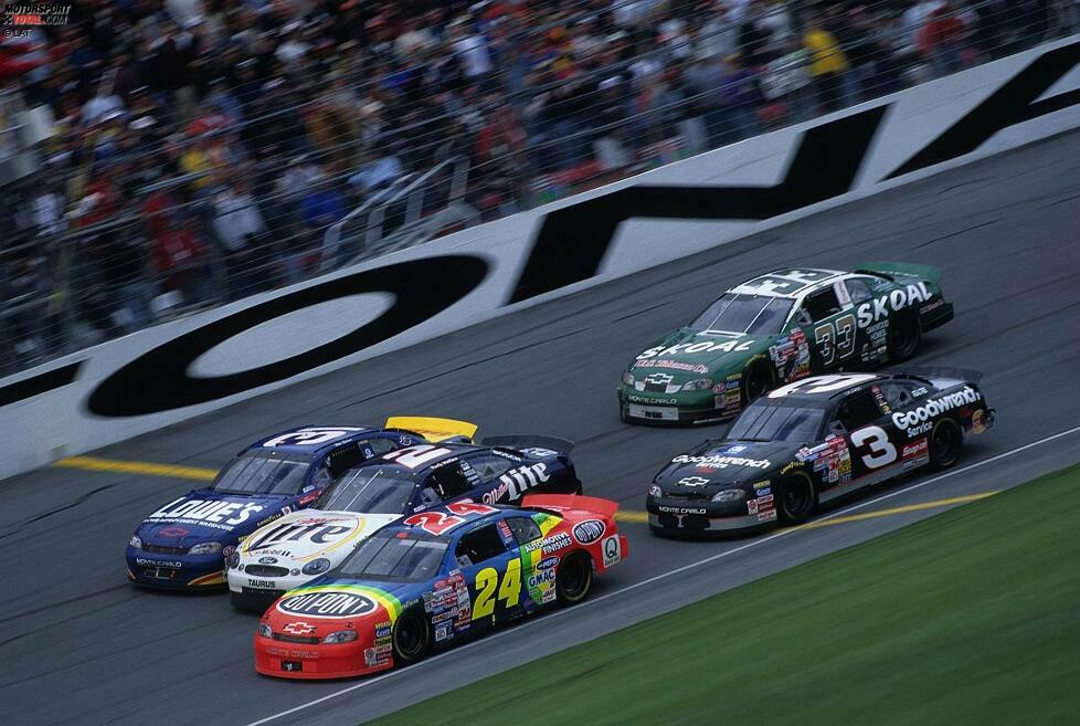 1999 schlägt Jeff Gordon (#24) zurück, Earnhardt (#3) wird Zweiter.