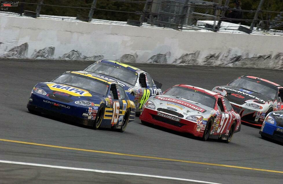 Nach 2001 gewinnt Michael Waltrip 2003 sein zweites Daytona 500 vor Kurt Busch (#97) und Jimmie Johnson (#48).