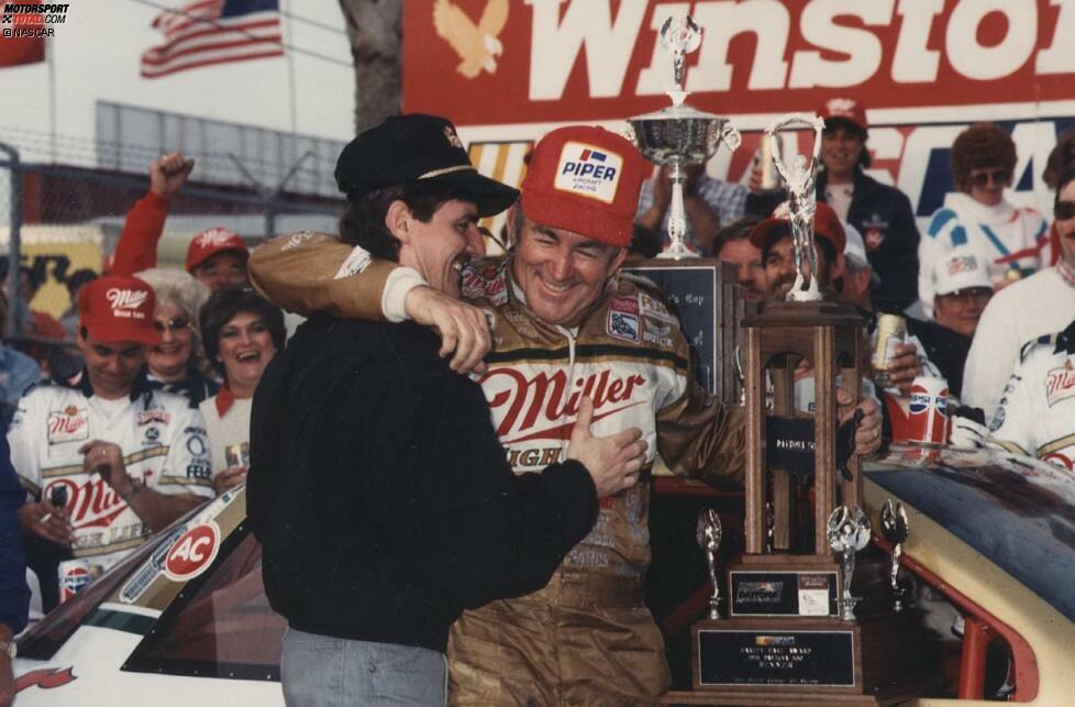 Vater und Sohn in der Victory Lane. Kurz danach verunglückt Bobby Allison schwer in Pocono. Sohn Davey siegt 1992 beim 