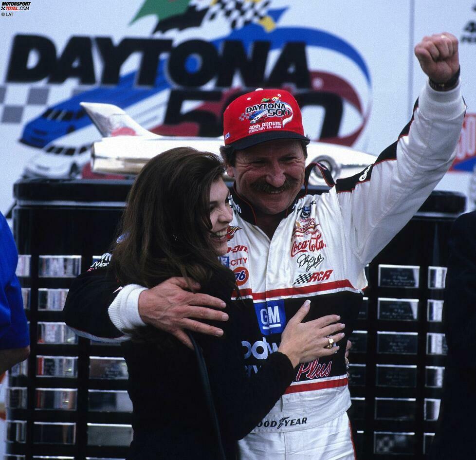 Earnhardt feiert in der Victory Lane mit seiner jungen Ehefrau Teresa.