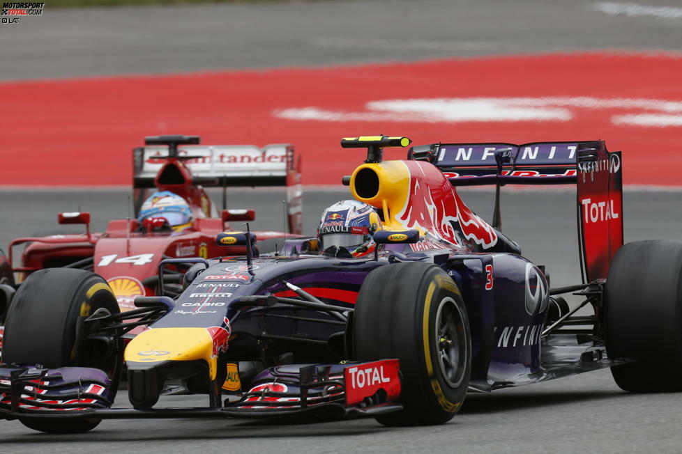 Gegen Rennende geraten Ricciardo und Alonso wieder aneinander und liefern sich feinste Duelle. Schließlich behält der Ferrari-Fahrer die Nase vorn und wird Fünfter.