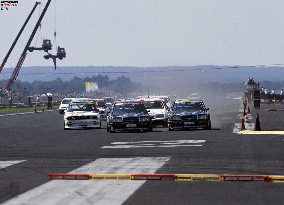 Insgesamt neun verschiedene Marken holten Siege in der DTM. Die meisten Erfolge holte Mercedes (170/42,29 Prozent) vor Audi (65/16,17 Prozent) und BMW (59/14,67 Prozent).