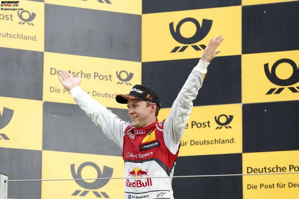 Der Mann des Rennens: Mattias Ekström (Abt-Sportsline-Audi) hat dem DTM-Rennen in Zandvoort unverwechselbar seinen Stempel aufgedrückt. Der Schwede jagte seinen RS 5 in der Schlussphase des Rennens um den Dünenkurs, dass es eine Wonne war. Verantwortlich dafür: Er war einer der wenigen Piloten, die sich die Options-Reifen für den Schlussstint aufgespart hatte. Und er wusste damit umzugehen. Während andere Fahrer, die auf die gleiche Taktik gesetzt hatten, nur wenig Boden gutmachen konnten, stürmte Ekström aus dem vorderen Mittelfeld bis an die Spitze und holte den ersten Audi-Sieg 2014.