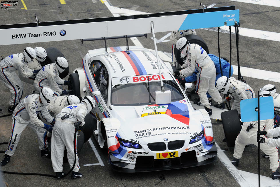 Der schnellste Boxenstopp: Den schnellsten Boxenstopp im Rennen absolvierte das BMW-Team Schnitzer am BMW M4 DTM von Martin Tomczyk. Der Rosenheimer wurde in Runde 17 in 22,017 Sekunden - gemessen zwischen der Einfahrt und Ausfahrt in die Boxengasse - abgefertigt. Damit waren die Schnitzer-Mechaniker mehr als drei Zehntelsekunden schneller, als das neue Meisterteam RMG am Fahrzeug des neuen DTM-Champion Marco Wittmann.