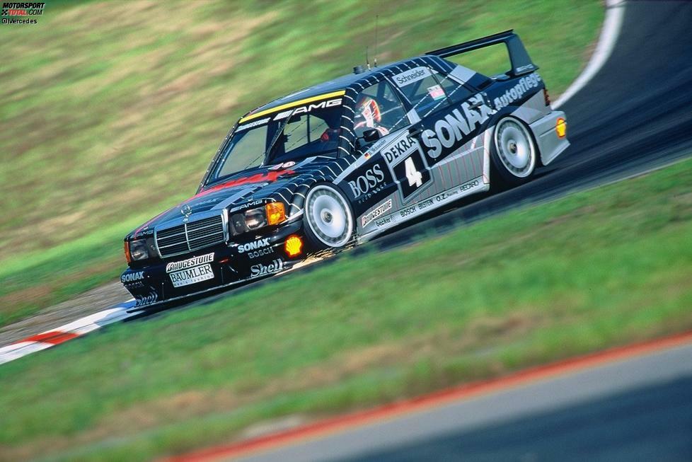 1992, inzwischen bei Mercedes, legt Ludwig (hier im Bild das Schwesterauto von Bernd Schneider) seinen zweiten Titelgewinn nach - und das als erster Fahrer in der Geschichte der DTM. Ludwig setzt sich dabei mit 228 Punkten gegen Kurt Thiim (192) und Schneider (191) durch.
