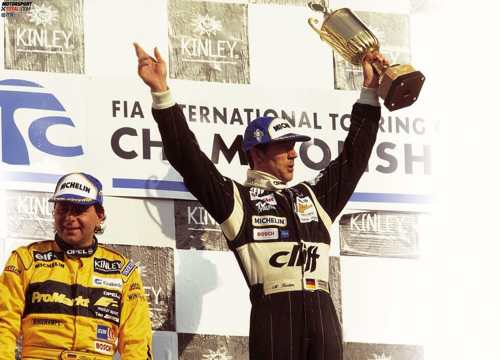 1996: Zwei Rennen sind noch zu fahren in der ITC-Saison 1996, doch Manuel Reuter (Opel/rechts im Bild) hat den Titel in Sao Paulo schon in der Tasche.