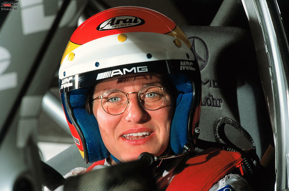 Cockpitaufnahme: Hier sitzt Ellen Lohr im Jahr 1994 in ihrem Mercedes-Einsatzauto.