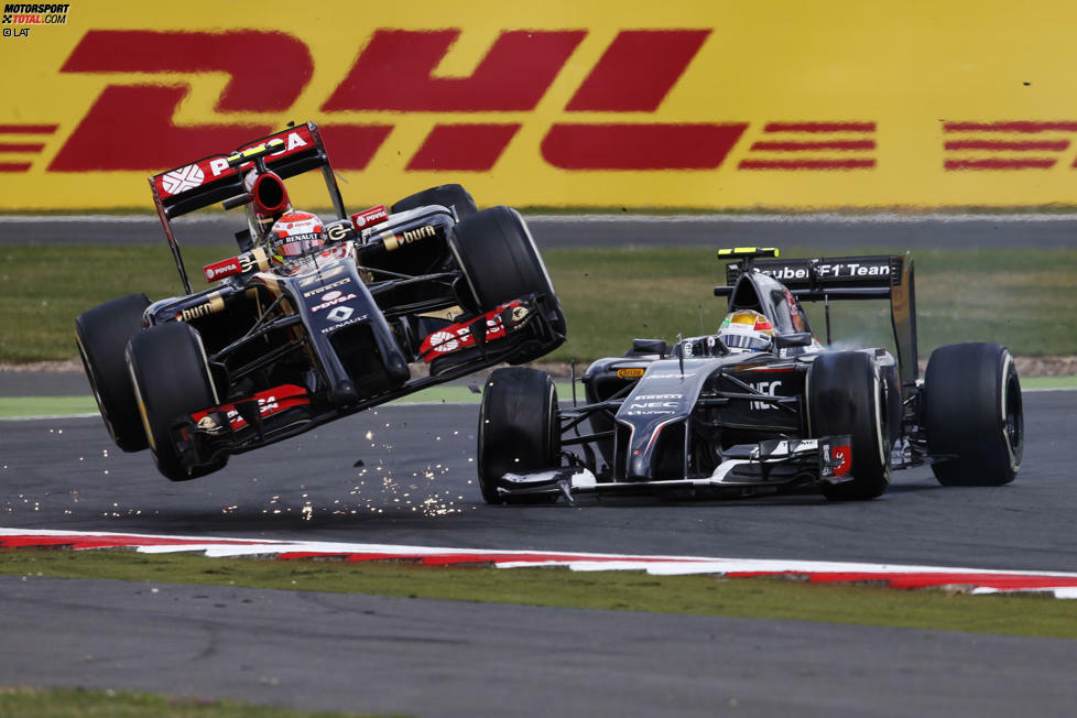 Esteban Gutierrez und Pastor Maldonado geraten nach zwölf Runden aneinander, für den Mexikaner ist das Rennen wenig später zu Ende. Doch auch Maldonado sieht die Zielflagge nicht: In der vorletzten Runde scheidet der Venezolaner mit einem Motorschaden aus. Vettel verkündet über Funk, dass er es bereits gerochen habe.