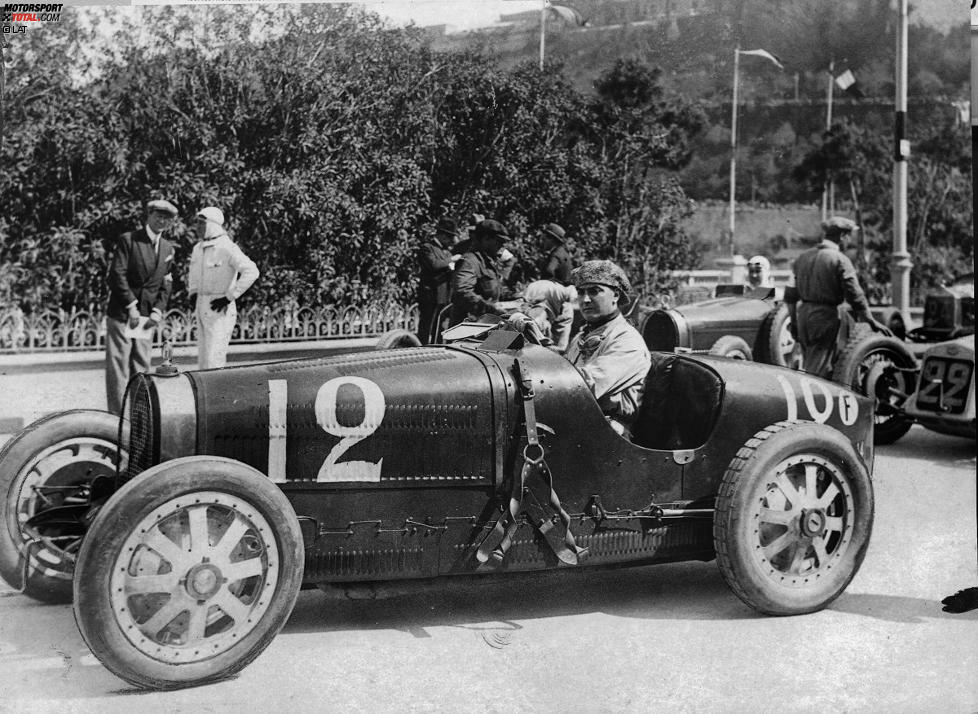 PREMIERENSIEGER: Der erste Sieger in Monaco war 1929 ein gewisser William Charles Frederick Grover-Williams. Der britisch-französische Rennfahrer saß damals in einem Bugatti. 1950 war das Rennen übrigens erstmals Bestandteil der neu eingeführten Formel-1-WM, ab 1955 dröhnten die Boliden dann in jedem Jahr durch die Häuserschluchten.