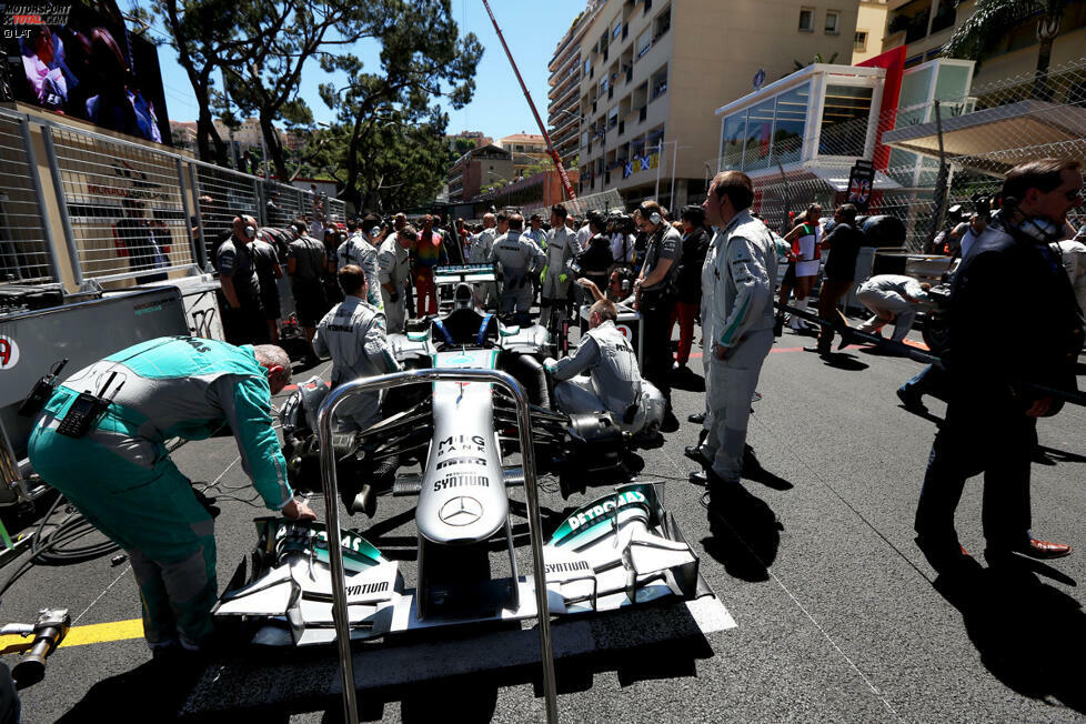 POLE-POSITION: Der erste Startplatz ist in Monaco nicht immer so wichtig gewesen wie in den vergangenen Jahren (hier Nico Rosberg 2013). Seit 2004 kam es zwar nur einmal vor, dass der Pole-Setter nicht auch der Rennsieger war - in den zehn Jahren zuvor stand jedoch nur zweimal der Beste des Qualifyings auch am Rennsonntag ganz vorne.