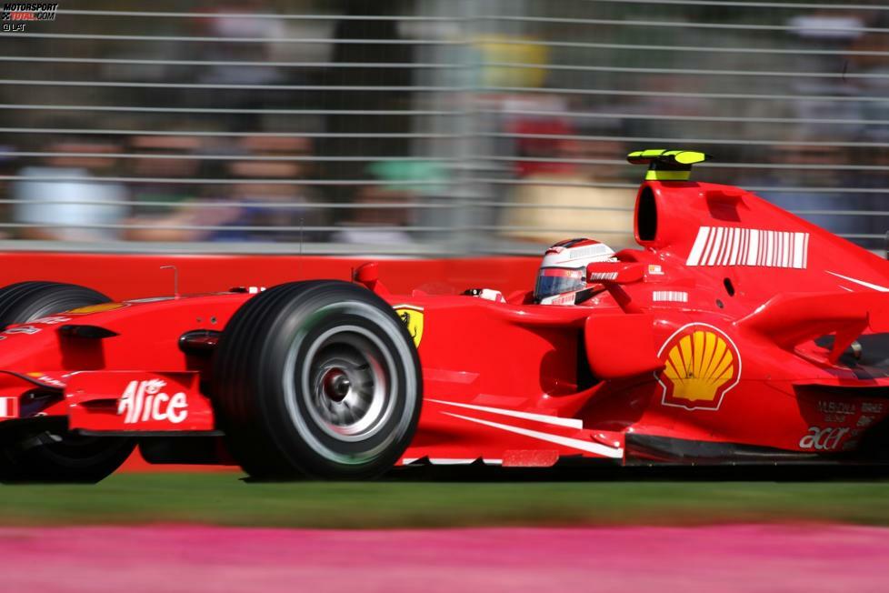 #9: Ende 2006 wird Tabakwerbung im Motorsport verboten. Während viele Teams empfindliche Einbußen hinnehmen müssen, gelingt es Ferrari, Marlboro trotzdem zum Weitermachen zu bewegen - mit nur angedeuteten Logos und der berühmten rot-weißen Farbkombination. Noch heute überweist Marlboro jedes Jahr geschätzte 75 Millionen Euro an die Scuderia. Kimi Räikkönen wird im Jahr 1 ohne Zigarettenlogos auf Anhieb Weltmeister.