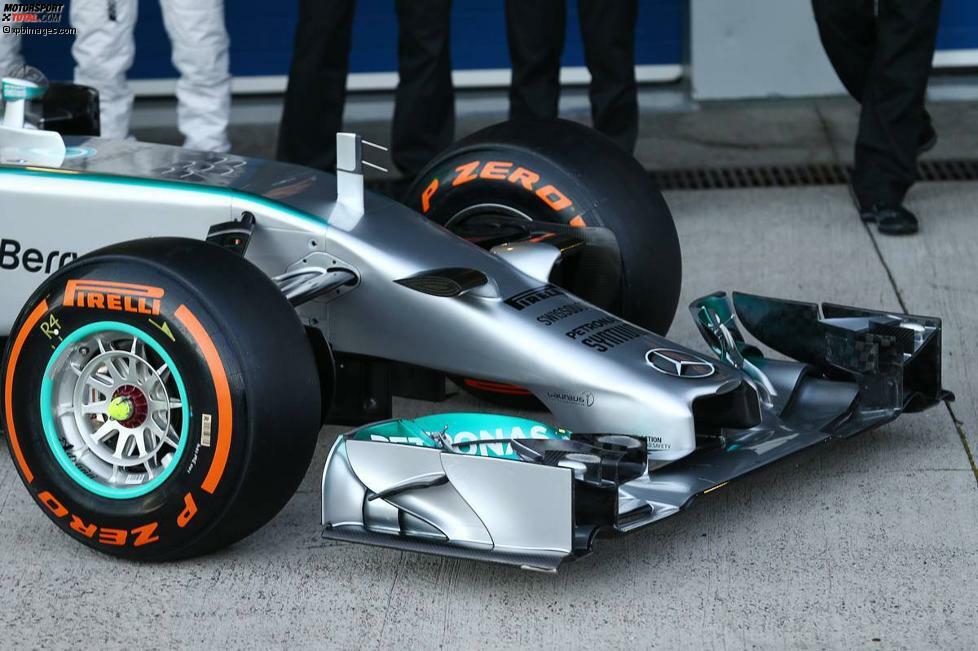 Die unumstrittene Schönheitskönigin des Formel-1-Jahrgangs 2014 ist aber der neue Silberpfeil. Die Nase des Mercedes F1 W05 verzichtet auf Finger oder Rüssel, sondern ist insgesamt tiefer und wirkt wie aus einem Guss.