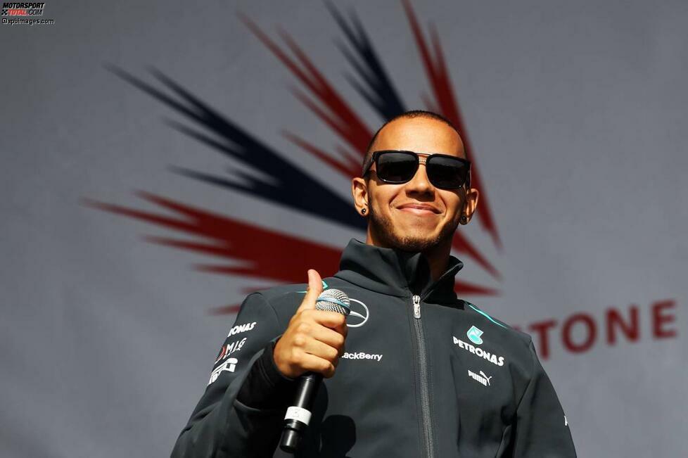 44 - Lewis Hamilton ist einer von nur drei Fahrern mit einer Startnummer über 30. Der Mercedes-Pilot wurde mit der 44 einst Kart-Champion und wählt aus diesem Grund diese Nummer. Dass die 44 auch noch die Telefonvorwahl von Großbritannien ist, hat die Entscheidung des heimatverbundenen Briten sicherlich beschleunigt