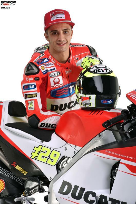 An seiner Seite sitzt 2015 Andrea Iannone, der von Pramac ins Ducati-Werksteam aufgestiegen ist.