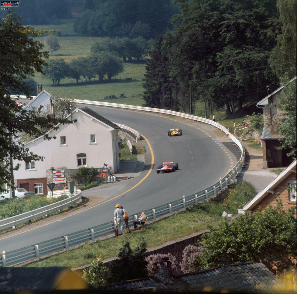Die erste Ausgabe des Rennens wurde damals noch auf dem 14,1 Kilometer langen Originalkurs von Spa-Francorchamps abgehalten. Diese Strecke wurde (mit kleineren Modifikationen) von 1950 bis 1956, 1958 und zwischen 1960 und 1970 genutzt, danach wurde sie für zu gefährlich für die Formel 1 befunden. Der Nivelles-Circuit wurde 1972 und 1974 befahren, Zolder hatte das Rennen 1973 und dann von 1975 bis 1982. Spa hielt das Rennen 1983 auf einem gekürzten 6,949 Kilometer langen Kurs ab, bevor Zolder letztmals 1984 den Belgien-Grand-Prix austragen durfte.