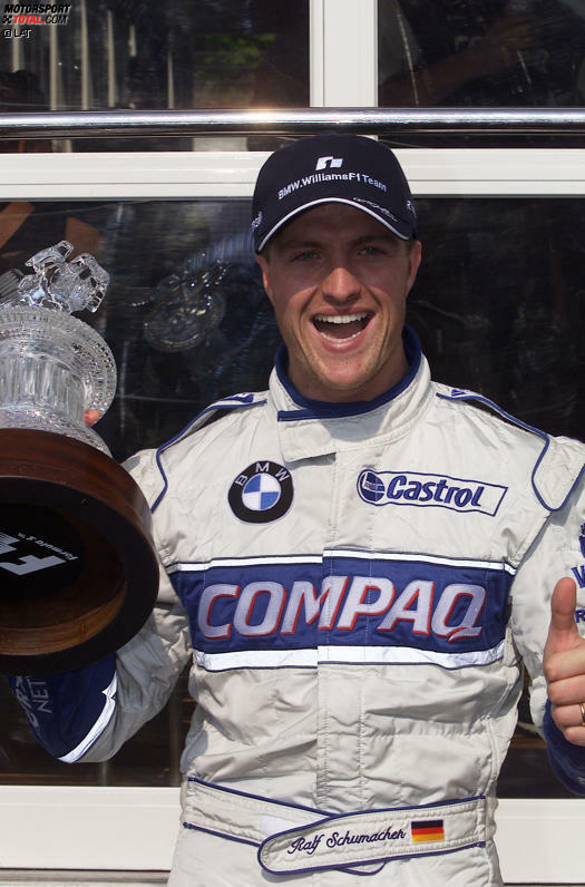 Nur drei deutsche Fahrer haben jemals ihren Heim-Grand-Prix gewinnen können. Michael Schumacher siegte, wie erwähnt, viermal. Sein Bruder Ralf triumphierte mit seinem Williams-BMW im Jahr 2001, Sebastian Vettel im Red Bull gelang dieses Kunststück - im sechsten Anlauf - 2013.