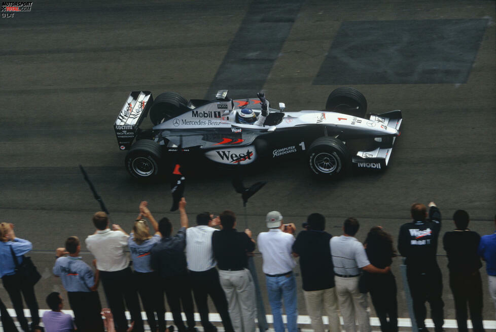 Bei den Motorenherstellern hat Mercedes die Nase mit neun Siegen vorne (Foto: Mika Hakkinen im McLaren-Mercedes bei seinem Sieg 1999). Renault gewann siebenmal, Honda sechsmal, Ferrari fünfmal und Ford (Cosworth) war einmal siegreich. Honda und Ferrari sind die einzigen beiden Hersteller, die in jeder Dekade seit der ersten Austragung mindestens einmal gewinnen konnten.