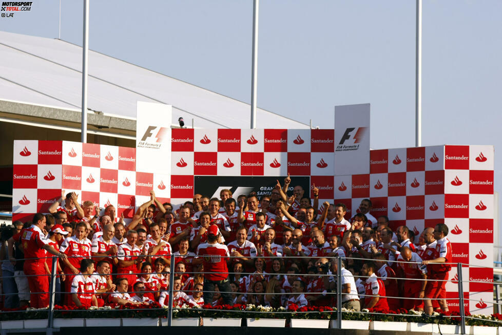 Bei den Konstrukteuren hält Ferrari den Rekord mit 18 Siegen. Neben Schumacher haben Alberto Ascari (1951, 1952), Phil Hill (1960, 1961), John Surtees (1964), Ludovico Scarfiotti (1966), Clay Regazzoni (1970, 1975), Jody Scheckter (1979), Gerhard Berger (1988), Rubens Barrichello (2002, 2004) und der aktuelle Pilot Fernando Alonso (2010) für Ferrari in Monza gewonnen.