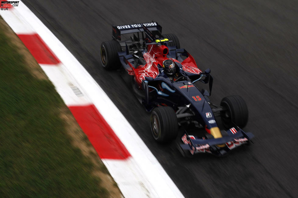 Vettels Sieg im Toro Rosso machte ihn 2008 zum jüngsten Sieger in der Geschichte der Weltmeisterschaft. Er war 21 Jahre und 74 Tage alt. Einen Tag zuvor war er der jüngste Pilot gewesen, der sich je eine Pole-Position sichern konnte. Im aktuellen Fahrerfeld könnte lediglich Daniil Kwjat diese Rekorde angreifen, dafür hätte er bis zu Beginn des Julis 2015 Zeit. Max Verstappen, der 2015 für Toro Rosso an den Start gehen wird, müsste sich vor dem Ende der Saison 2018 eine Pole-Position oder einen Sieg holen.