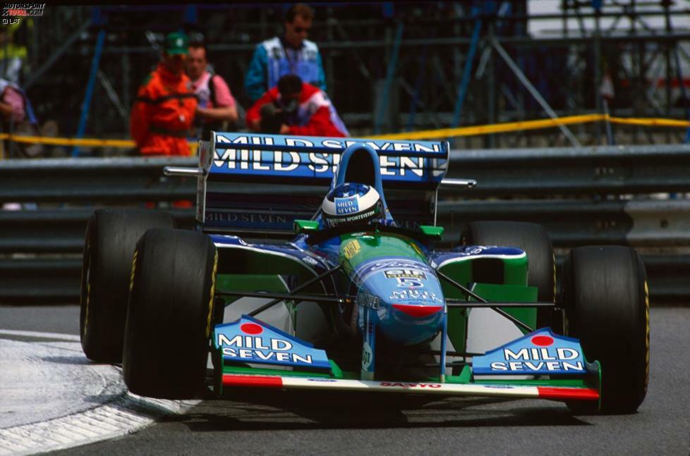 Hinter Senna sind Graham Hill und Michael Schumacher mit jeweils fünf Siegen die nächst erfolgreichen Fahrer. Hill gelang in den Jahren 1963 bis 1965 ein Hattrick, später gewann er auch in den Jahren 1968 und 1969. Schumachers Erfolgsserie begann mit zwei Siegen in den Jahren 1994 und 1995, anschließend siegte er 1997, 1999 und 2001 in Monaco.