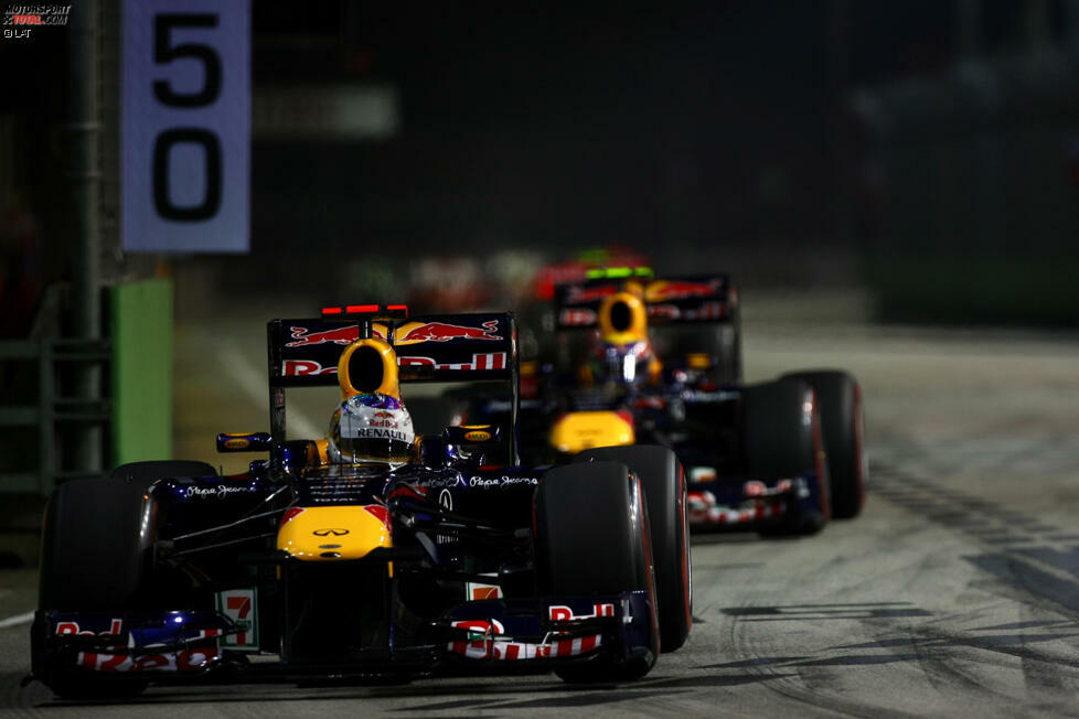 Vettels drei Siege machen Red Bull zu dem erfolgreichsten Konstrukteur und dem einzigen Team, das den Grand Prix mehr als einmal gewinnen konnte. Auch in Sachen Punkten hat das Team aus Milton Keynes die Nase vorne. In Singapur sammelte man insgesamt 130 WM-Zähler. Ferrari folgt mit 98 Punkten, McLaren ist mit 86 Zählern Dritter.