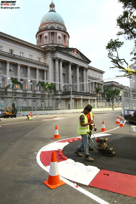 Es gab bereits drei verschiedene Variationen der Strecke. Die erste Konfiguration wurde im Jahr 2009 lediglich leicht angepasst. Im vergangenen Jahr wurde Kurve zehn (Foto) allerdings stark verändert. Die Singapur-Sling-Schikane ist nun eine fließendere Kurve und führte zu schnelleren Rundenzeiten und einem neuen Streckenrekord von Sebastian Vettel.