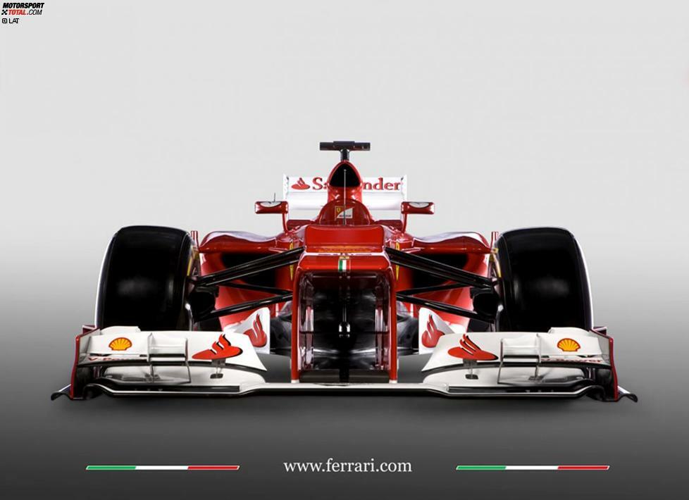 Irgendwann nehmen dann die Marketingspezialisten Überhand und Ferrari veröffentlicht die ersten Fotos des neuen Autos nur noch vor dem Hintergrund grauer PR-Schablonen. 2012, inzwischen schon mit Fernando Alonso, fällt die gestufte Nase vielen negativ auf.