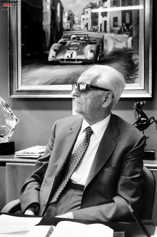 Mit ihm hat alles angefangen: Enzo Ferrari gründete 1929 die Scuderia Ferrari, die seit Beginn der Formel-1-Weltmeisterschaft im Jahr 1950 fester Bestandteil eben dieser ist. Gleich in den ersten Jahren wurden einige Rennleiter verschlissen: Federico Giberti (1950-1951), Nello Ugolini (1952-1955), Eraldo Sculati (1956) und Mino Amorotti (1957). Wahrer Chef war bis zu seinem Tod im Jahr 1988 sowieso immer der 