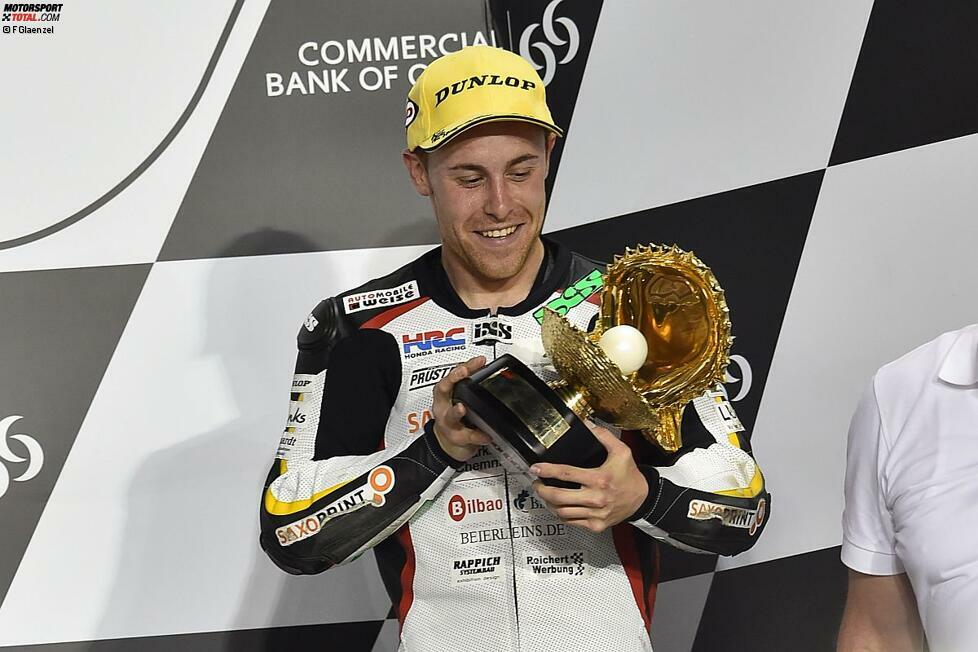 Partystimmung herrscht beim Racing-Team-Germany, das in diesem Jahr zwei neue Honda-Motorräder für John McPhee und Efren Vazquez in der Moto3 an den Start bringt. Vazquez fährt in einem spannenden Zieleinlauf als Dritter auf das Podest.