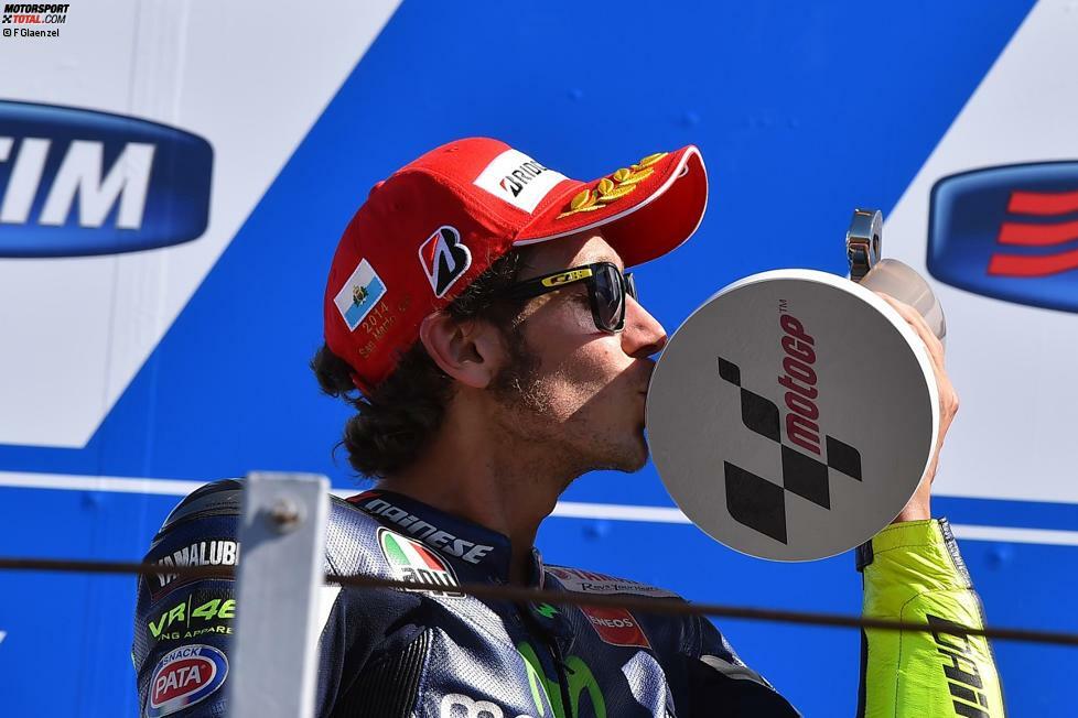 Zum 81. Mal darf Rossi den Siegerpokal in der Königsklasse küssen - begleitet von lauten 