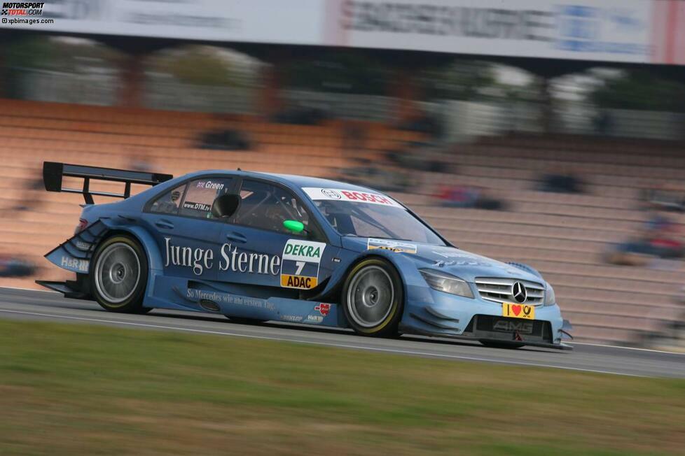 25. Oktober 2009, Hockenheim (Deutschland): Auch beim Saisonfinale fährt Jamie Green in die Punkte, inzwischen in blauer Lackierung und von HWA zu Persson gewechselt. In der Gesamtwertung belegt er Rang sieben.