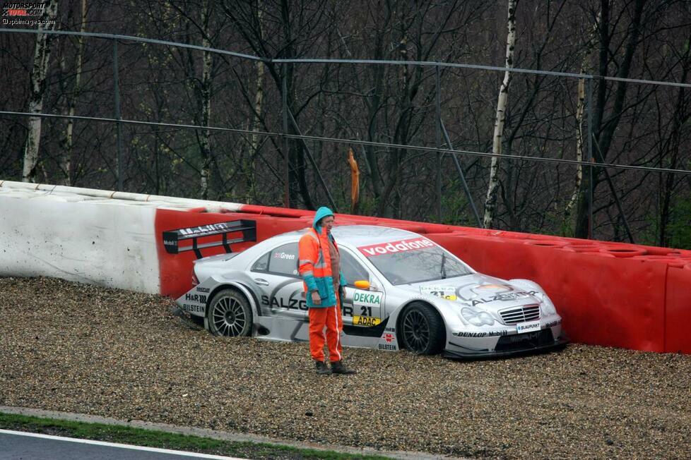 29. März 2005, Spa-Francorchamps (Belgien): Ein kleiner Ausrutscher auf nasser Strecke samt Abflug ins Kiesbett wirft Jamie Green beim Testen nur kurz zurück. Denn der Eindruck täuscht: Green kommt sehr gut mit dem Auto zurecht.