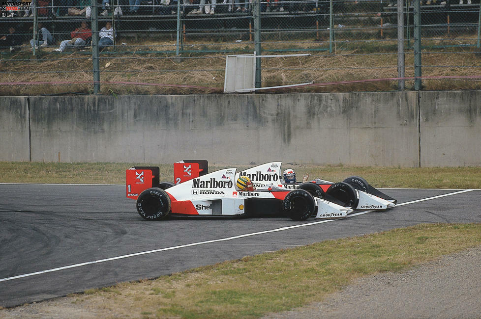 Die Mutter aller Teamduelle: Auf der einen Seite der berechnende Prost, auf der anderen der impulsive Senna. Beide redeten schon lange kein Wort mehr miteinander, als ihr Streit 1989 beim Grand Prix von Japan in Suzuka  eskalierte. Es ging um nicht weniger als die Vorentscheidung um die WM-Krone: Senna musste gewinnen, um seine Chancen zu wahren, und attackierte den in Führung liegenden Prost. Doch der machte die Lücke zu, es kam zur Kollision. Prost stieg aus, Senna fuhr weiter, gewann und wurde hinterher disqualifiziert. Prost sicherte sich seinen dritten Weltmeistertitel und flüchtete zu Ferrari. Ein Jahr später dann Sennas Revanchefoul in Suzuka - mit voller Absicht.