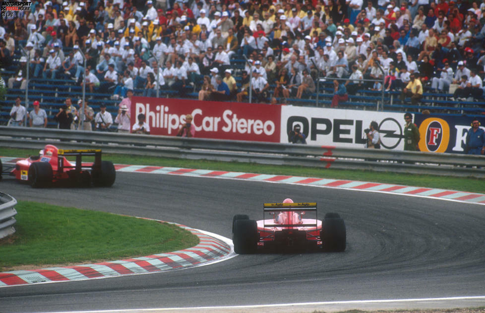 Gestählt vom Duell mit Senna, suchte Prost auch bei Ferrari seine Vorteile. Konkurrent Mansell hatte ihn 1990 in Portugal nach einem missglückten Manöver fast in die Boxenmauer gerammt, danach betrieb der schlaue Franzose geschickt Politik gegen den Briten. Mansell behauptete danach, Prost hätte das Team gegen ihn aufgebracht. Resultat: absolute Funkstille zwischen den Rivalen.