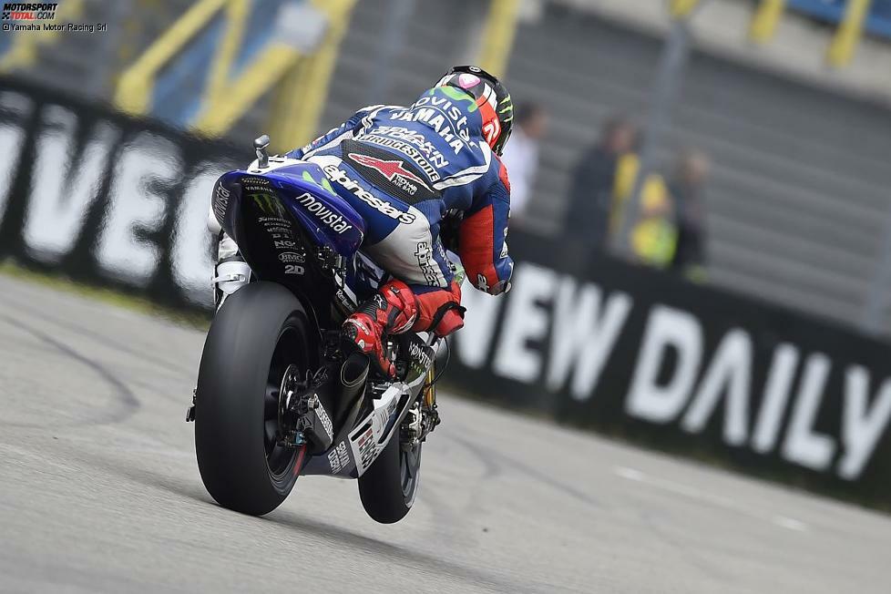 Ein enttäuschendes Rennen fährt Jorge Lorenzo. Der zweifache MotoGP-Weltmeister gibt nachher zu, dass er Angst hatte und nichts riskieren wollte. Als er mit Slicks fährt und es tröpfelte, kommen bei ihm die Erinnerungen von seinem Schlüsselbeinbruch im Vorjahr zurück. Er kämpft aber trotz der psychischen Blockade weiter und kommt als 13. ins Ziel.