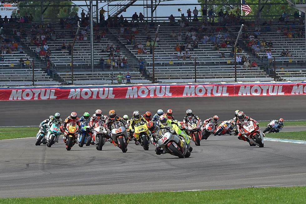 Das Moto2-Rennen muss durch einen Unfall neu gestartet werden. Mika Kallio fährt souverän zum Sieg und macht die WM spannend. Teamkollege und WM-Leader Esteve Rabat verpasst das Podium als Vierter. Maverick Vinales und Dominique Aegerter steigen neben Kallio aufs Podium.