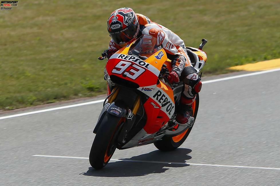 WM-Leader Marc Marquez stürzt am Freitag durch einen Fahrfehler, meldet sich pünktlich zum Qualifying aber wieder zurück. Im Q2 fährt der Honda-Werkspilot einen neuen Rundenrekord und bricht Casey Stoners Bestmarke aus der Saison 2008.