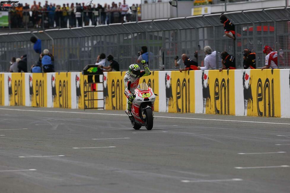 Erfolgserlebnis für Andrea Iannone: Der Pramac-Pilot wird starker Fünfter und sichert sich sein bisher bestes MotoGP-Erlebnis. Am Sachsenring lässt der Italiener die Werkspiloten alt aussehen und betriebt Eigenwerbung für einen Platz im Ducati-Werksteam.